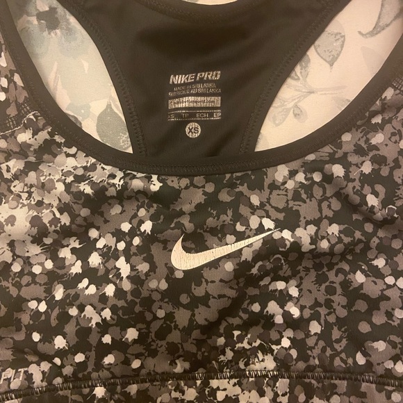 Nike sports bra - Picture 2 of 5